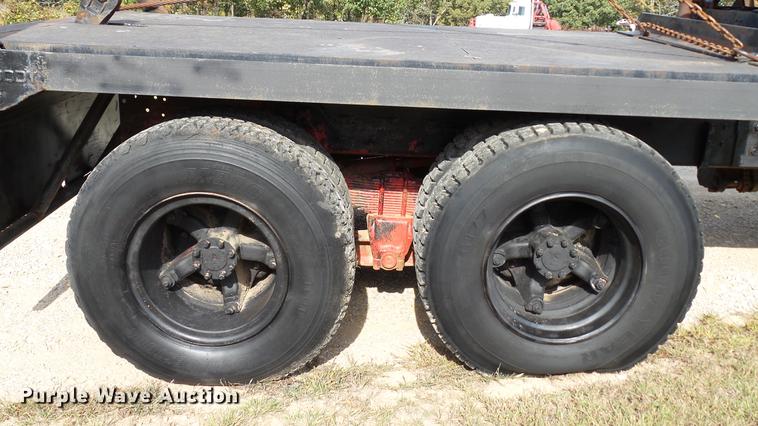 image for item DC1019 1974 International Transtar 4300 flatbed truck