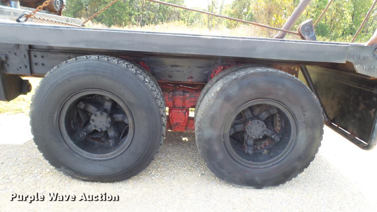 image for item DC1019 1974 International Transtar 4300 flatbed truck