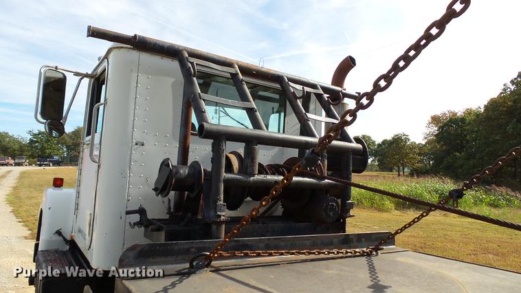 image for item DC1019 1974 International Transtar 4300 flatbed truck