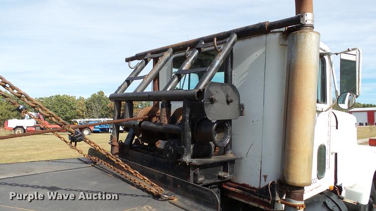 image for item DC1019 1974 International Transtar 4300 flatbed truck