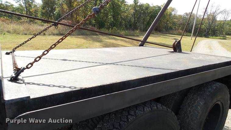 image for item DC1019 1974 International Transtar 4300 flatbed truck