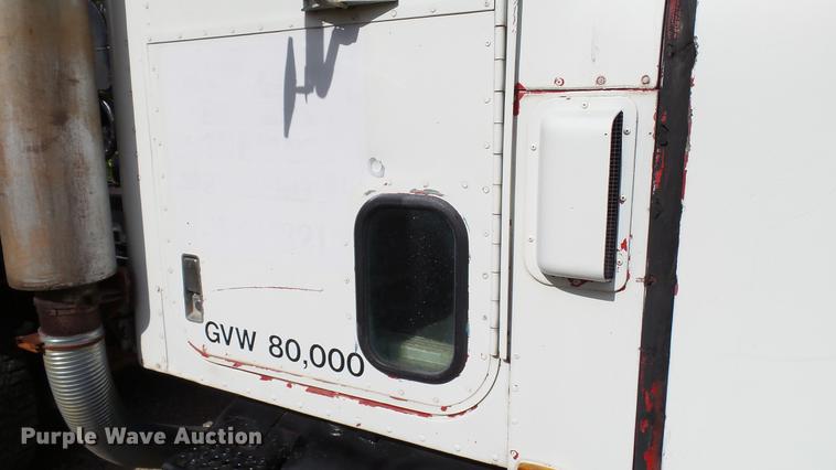 image for item DC1019 1974 International Transtar 4300 flatbed truck