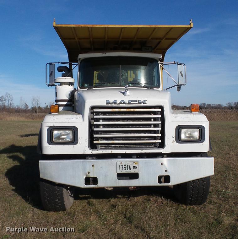 image for item DC1033 1994 Mack RD690S truck with tree spade