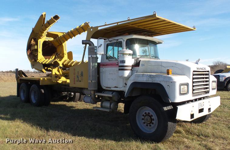 image for item DC1033 1994 Mack RD690S truck with tree spade