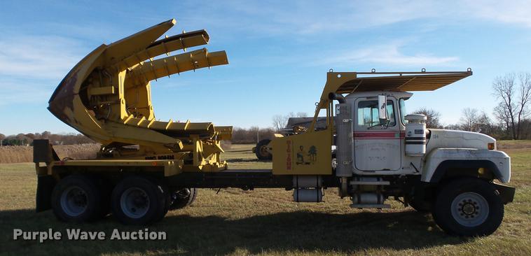 image for item DC1033 1994 Mack RD690S truck with tree spade