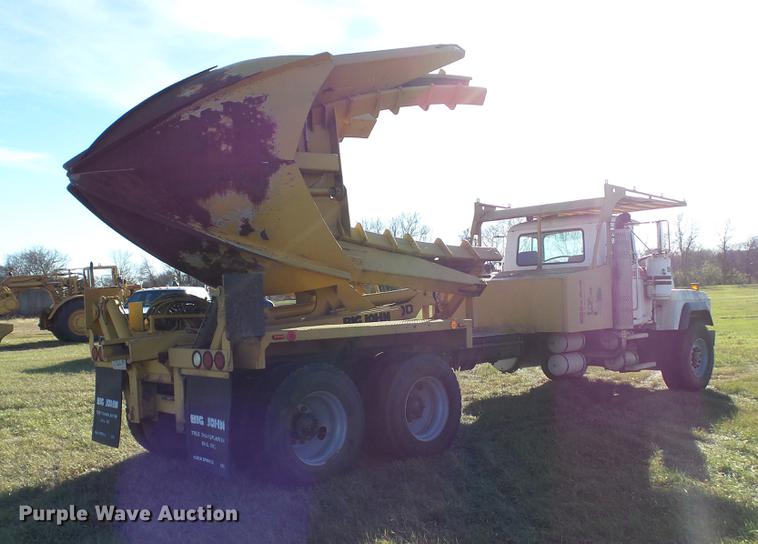 image for item DC1033 1994 Mack RD690S truck with tree spade