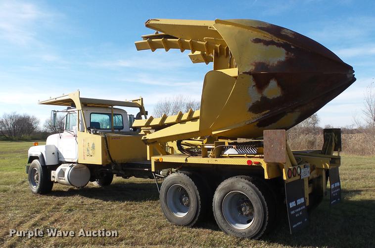 image for item DC1033 1994 Mack RD690S truck with tree spade