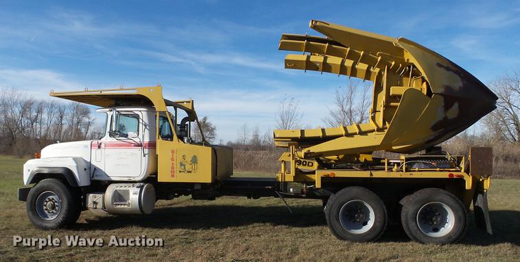 image for item DC1033 1994 Mack RD690S truck with tree spade