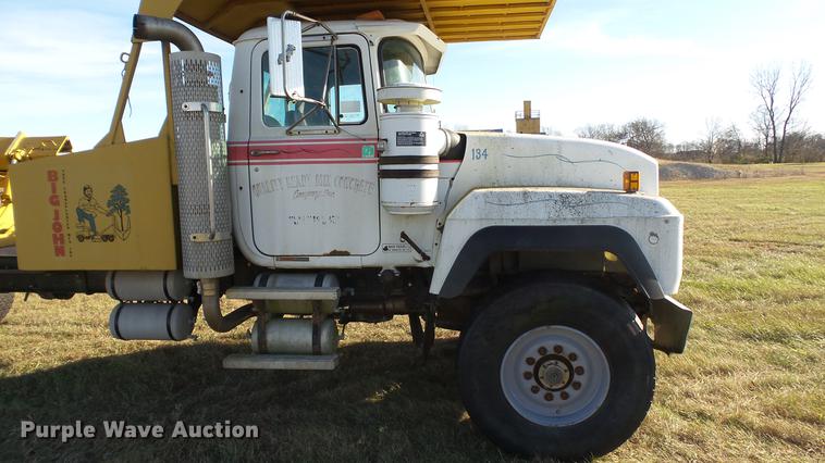 image for item DC1033 1994 Mack RD690S truck with tree spade