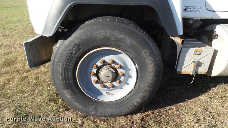 image for item DC1033 1994 Mack RD690S truck with tree spade