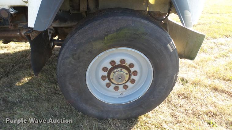 image for item DC1033 1994 Mack RD690S truck with tree spade