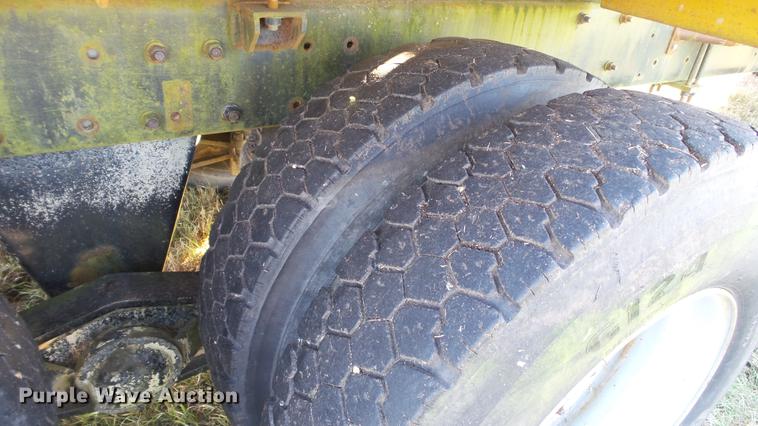 image for item DC1033 1994 Mack RD690S truck with tree spade