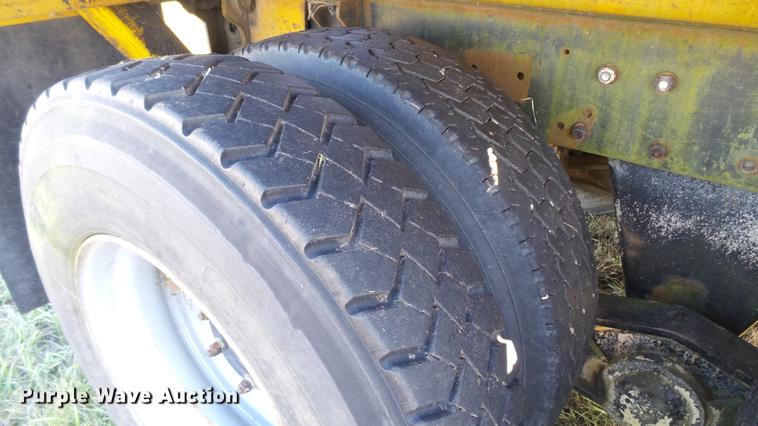 image for item DC1033 1994 Mack RD690S truck with tree spade