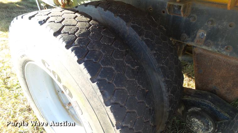 image for item DC1033 1994 Mack RD690S truck with tree spade