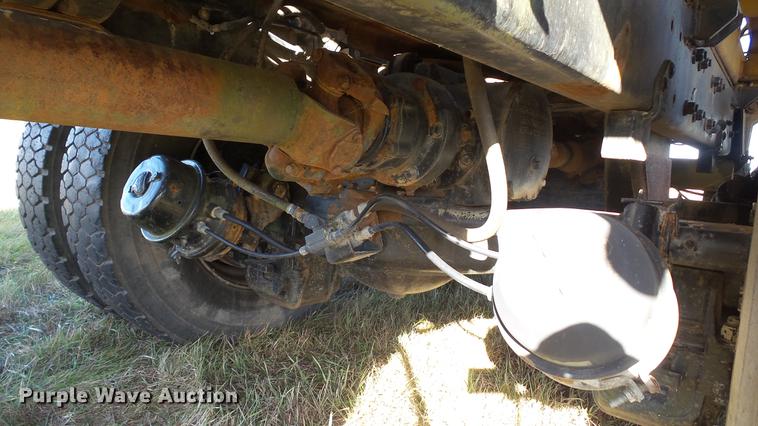 image for item DC1033 1994 Mack RD690S truck with tree spade