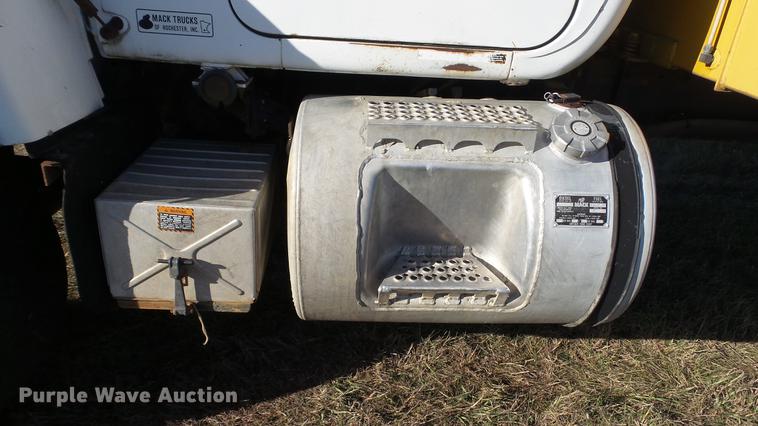 image for item DC1033 1994 Mack RD690S truck with tree spade