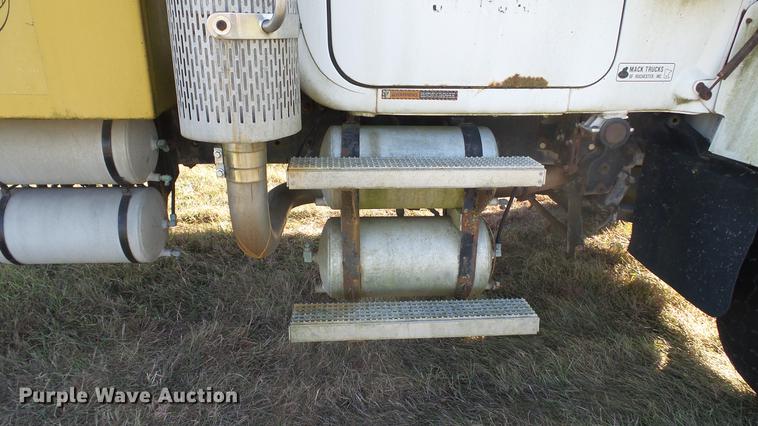 image for item DC1033 1994 Mack RD690S truck with tree spade