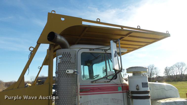 image for item DC1033 1994 Mack RD690S truck with tree spade