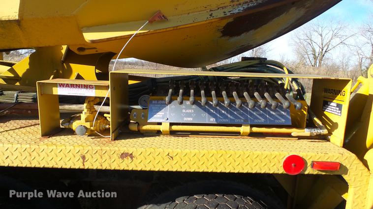 image for item DC1033 1994 Mack RD690S truck with tree spade