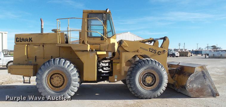 image for item DC1034 1985 Clark 125C wheel loader