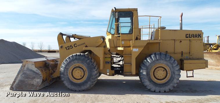 image for item DC1034 1985 Clark 125C wheel loader