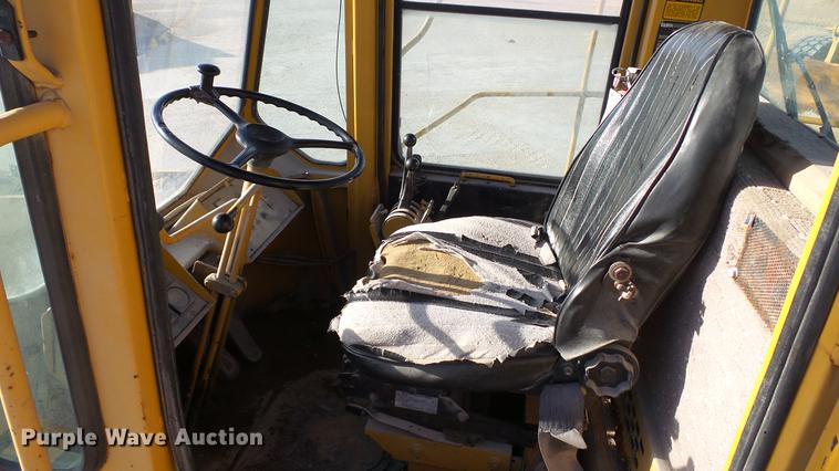 image for item DC1034 1985 Clark 125C wheel loader