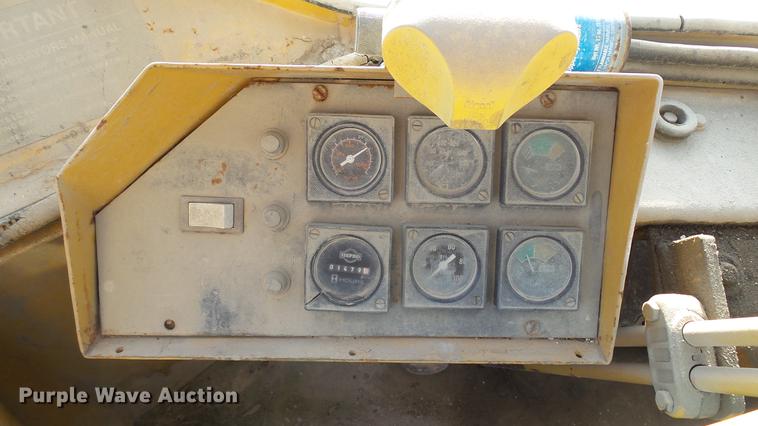 image for item DC1034 1985 Clark 125C wheel loader