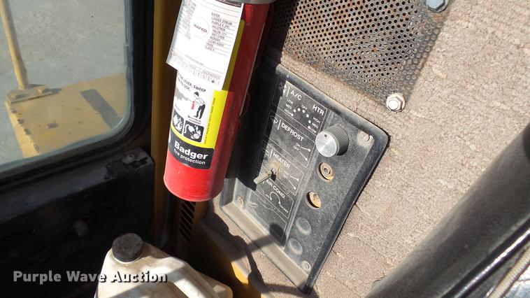 image for item DC1034 1985 Clark 125C wheel loader