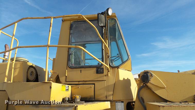 image for item DC1034 1985 Clark 125C wheel loader