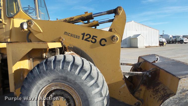image for item DC1034 1985 Clark 125C wheel loader