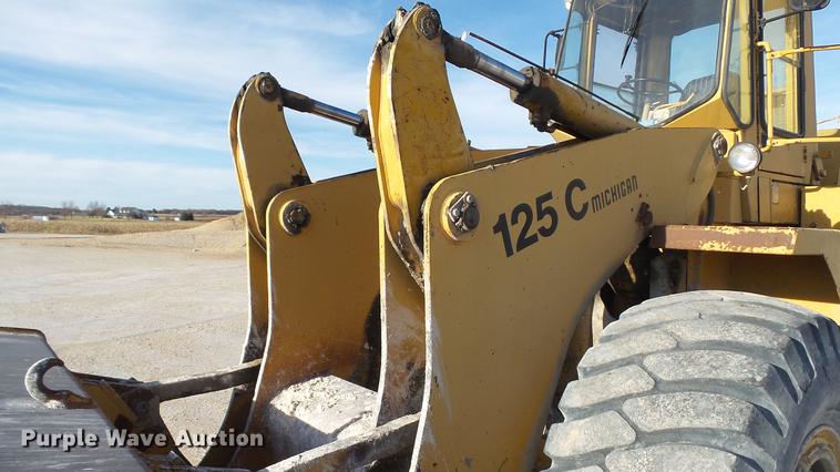 image for item DC1034 1985 Clark 125C wheel loader