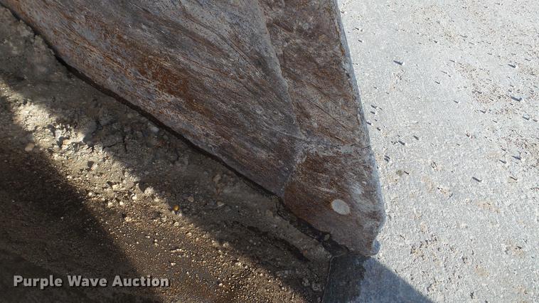 image for item DC1034 1985 Clark 125C wheel loader