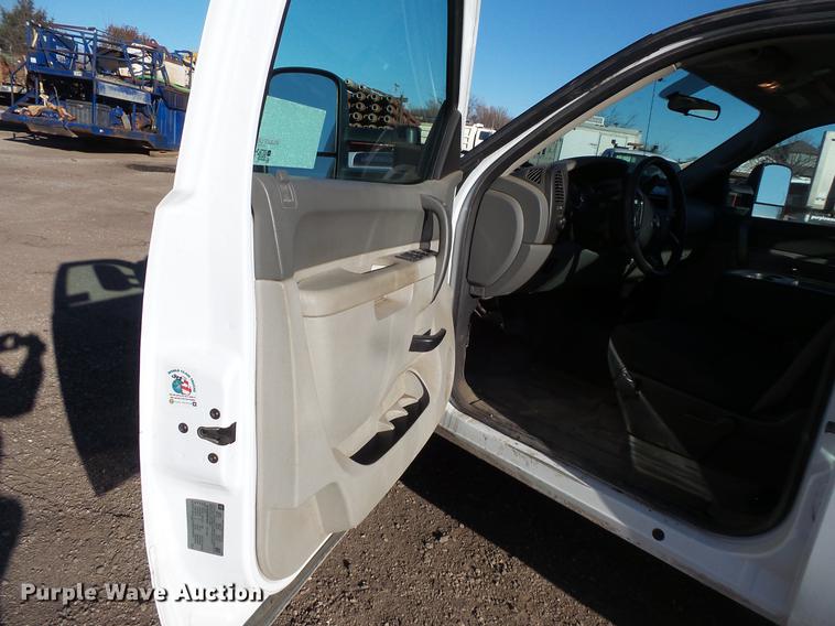 image for item DC1042 2012 Chevrolet Silverado 2500HD Crew Cab pickup truck