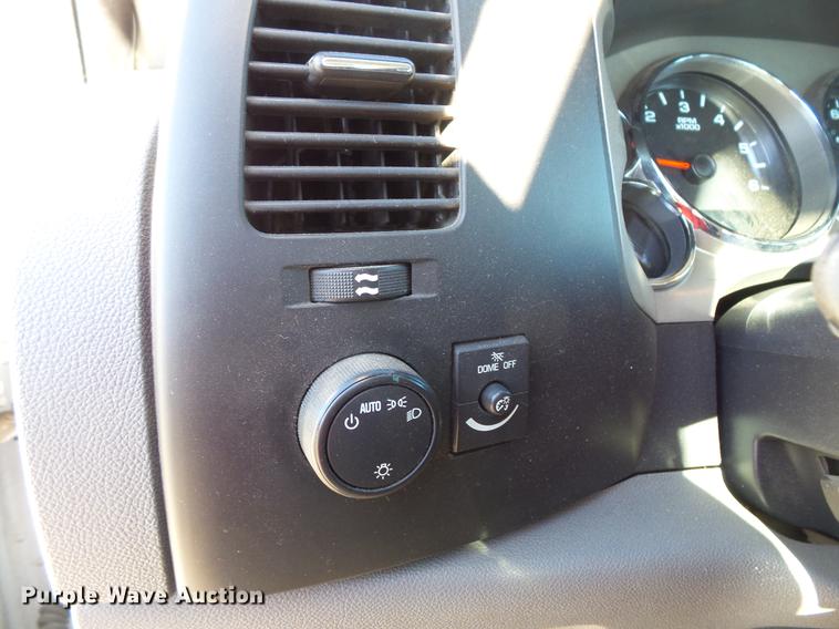 image for item DC1042 2012 Chevrolet Silverado 2500HD Crew Cab pickup truck