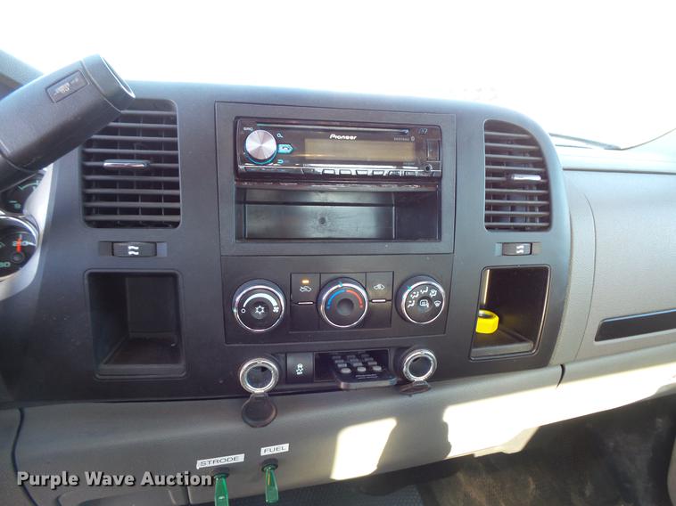 image for item DC1042 2012 Chevrolet Silverado 2500HD Crew Cab pickup truck