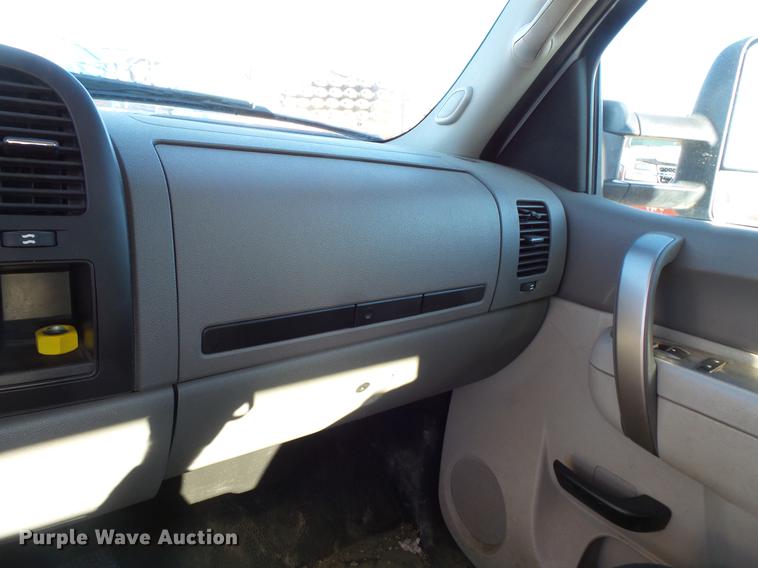 image for item DC1042 2012 Chevrolet Silverado 2500HD Crew Cab pickup truck