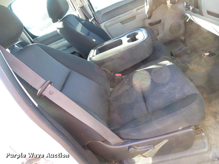 image for item DC1042 2012 Chevrolet Silverado 2500HD Crew Cab pickup truck