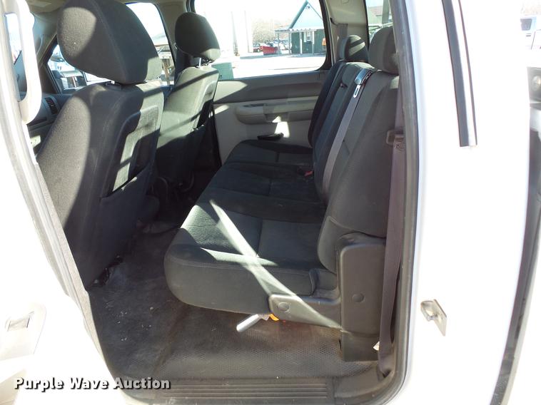 image for item DC1042 2012 Chevrolet Silverado 2500HD Crew Cab pickup truck