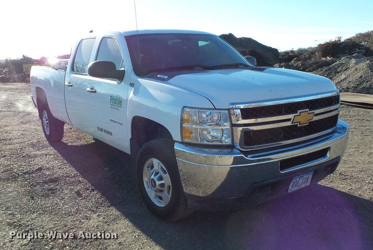 image for item DC1044 2013 Chevrolet Silverado 2500HD Crew Cab pickup truck