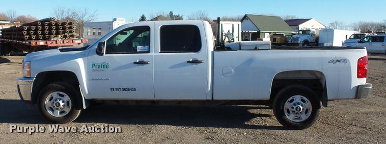 image for item DC1044 2013 Chevrolet Silverado 2500HD Crew Cab pickup truck
