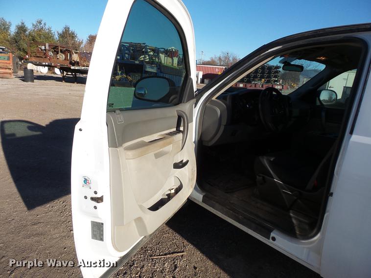 image for item DC1044 2013 Chevrolet Silverado 2500HD Crew Cab pickup truck