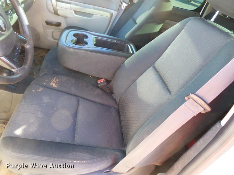 image for item DC1044 2013 Chevrolet Silverado 2500HD Crew Cab pickup truck