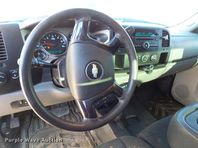 image for item DC1044 2013 Chevrolet Silverado 2500HD Crew Cab pickup truck