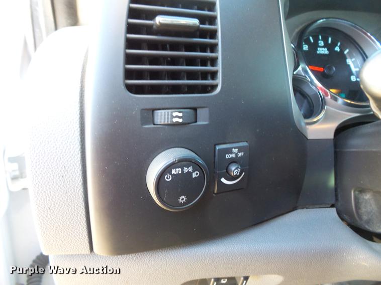 image for item DC1044 2013 Chevrolet Silverado 2500HD Crew Cab pickup truck