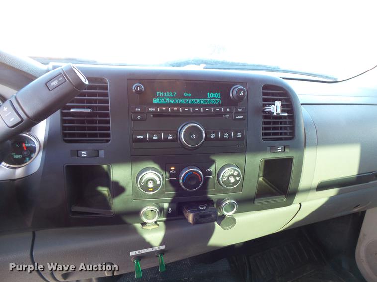 image for item DC1044 2013 Chevrolet Silverado 2500HD Crew Cab pickup truck