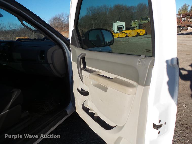 image for item DC1044 2013 Chevrolet Silverado 2500HD Crew Cab pickup truck