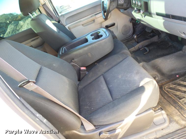 image for item DC1044 2013 Chevrolet Silverado 2500HD Crew Cab pickup truck