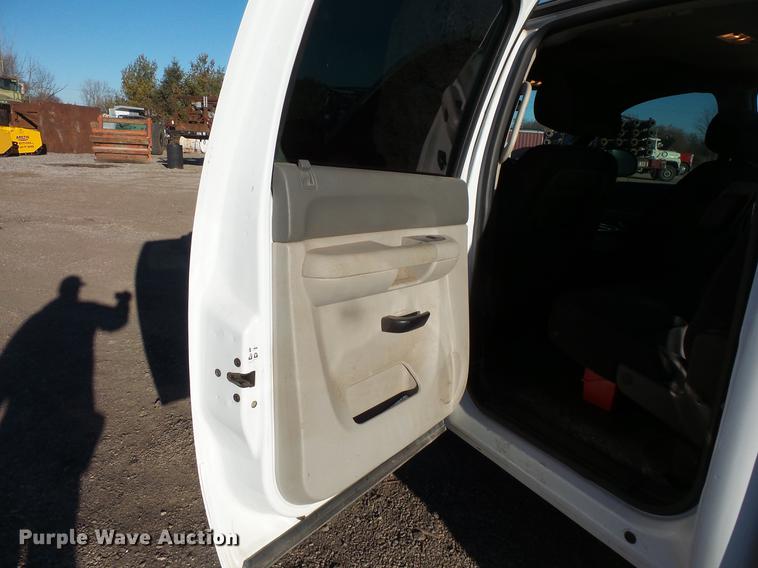 image for item DC1044 2013 Chevrolet Silverado 2500HD Crew Cab pickup truck