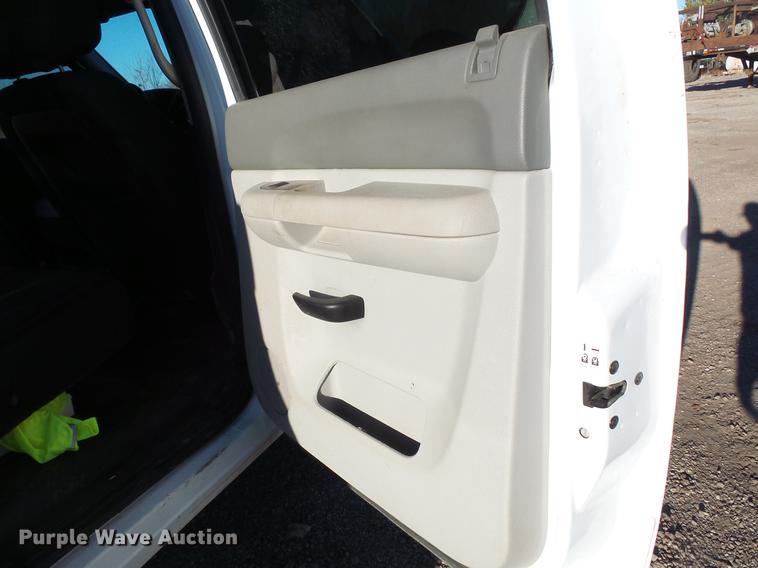 image for item DC1044 2013 Chevrolet Silverado 2500HD Crew Cab pickup truck