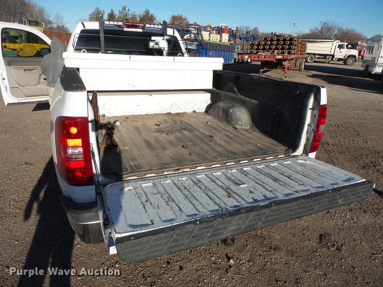 image for item DC1044 2013 Chevrolet Silverado 2500HD Crew Cab pickup truck